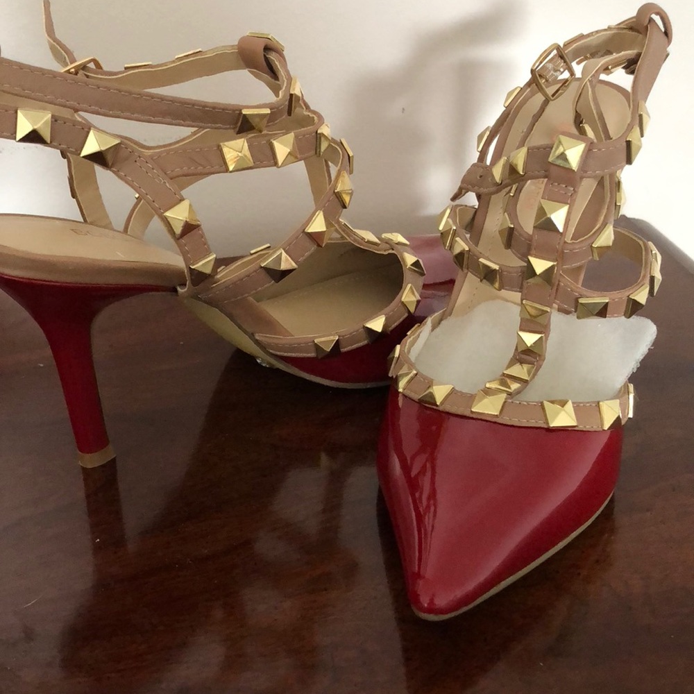 BCBG  heels new with out tags.